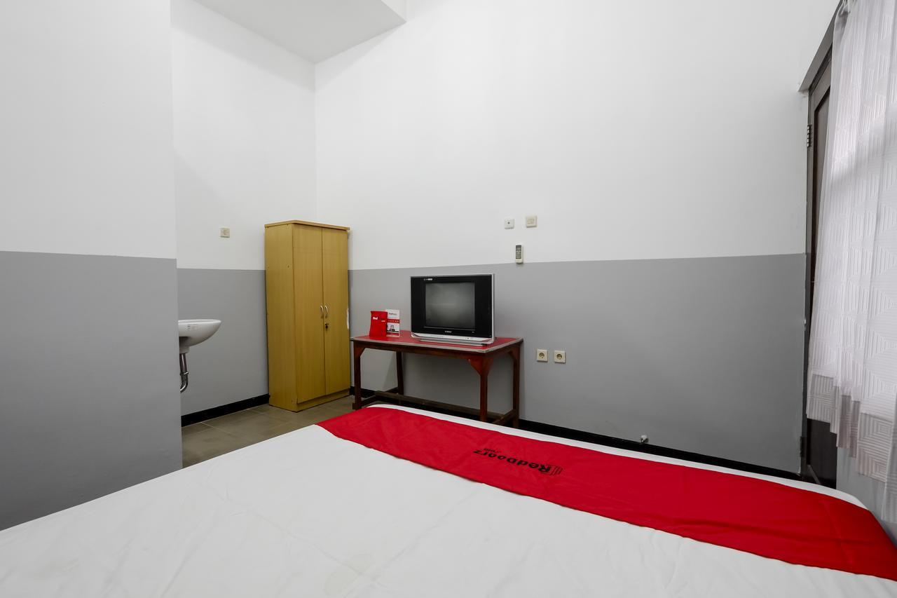 Reddoorz @ Prambanan Timur Raya Semarang Exterior photo